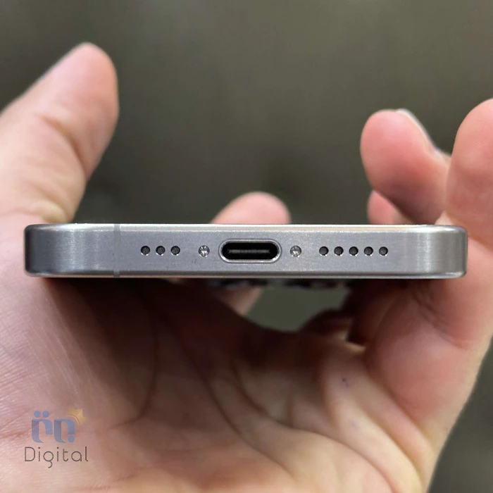 گوشی موبایل اپل مدل iPhone 15 Pro AAA تک سیم کارت حافظه ۲۵۶ گیگابایت – در حد نو |‌ نمای پایین