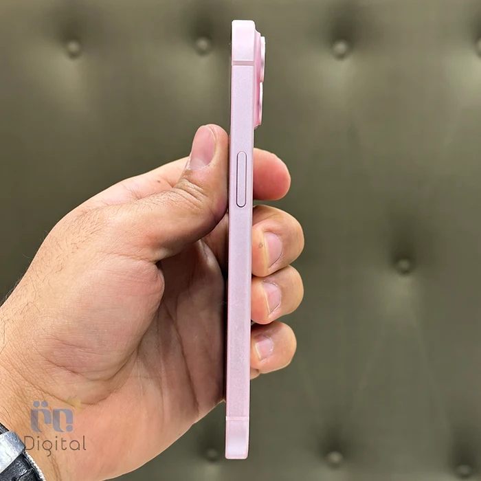 گوشی موبایل اپل مدل iPhone 15 CHA دو سیم کارت حافظه ۱۲۸ گیگابایت – کارکرده ‌| نمای راست