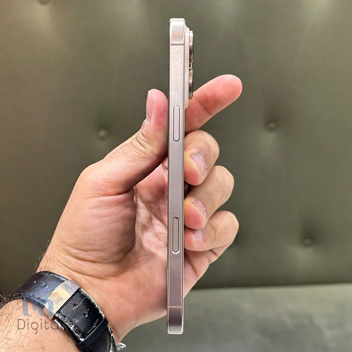 گوشی موبایل اپل مدل iPhone 16 Pro Max ZAA دو سیم کارت حافظه ۲۵۶ گیگابایت – کارکرده | نمای راست