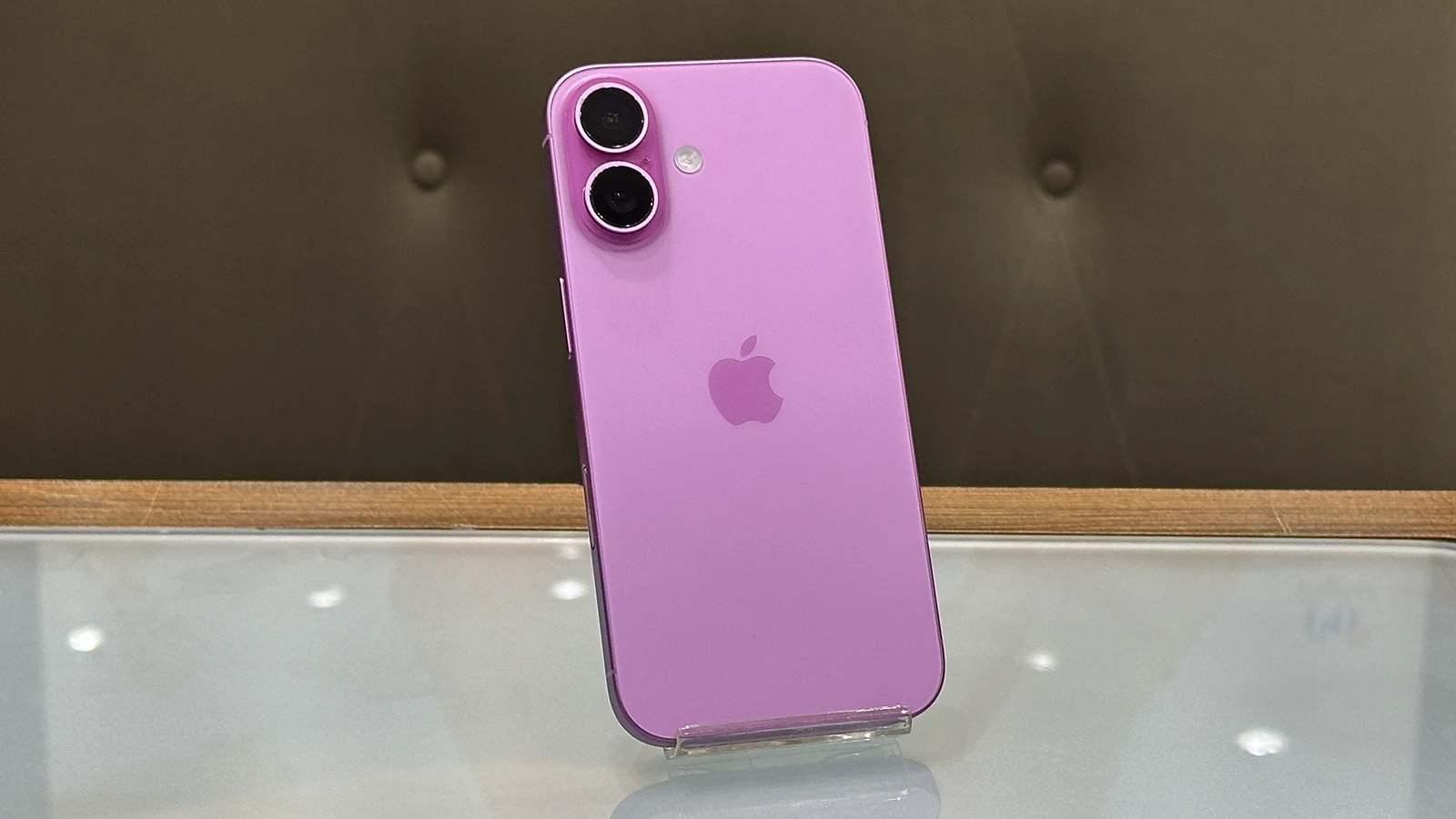 گوشی موبایل اپل مدل iPhone 16 CHA دو سیم کارت حافظه ۱۲۸ گیگابایت – کارکرده