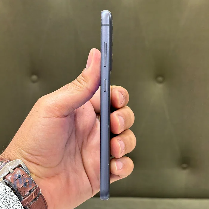 گوشی موبایل سامسونگ مدل گلکسی S21 FE 5G حافظه ۲۵۶ گیگابایت با رم ۸ گیگابایت – کارکرده | نمای راست
