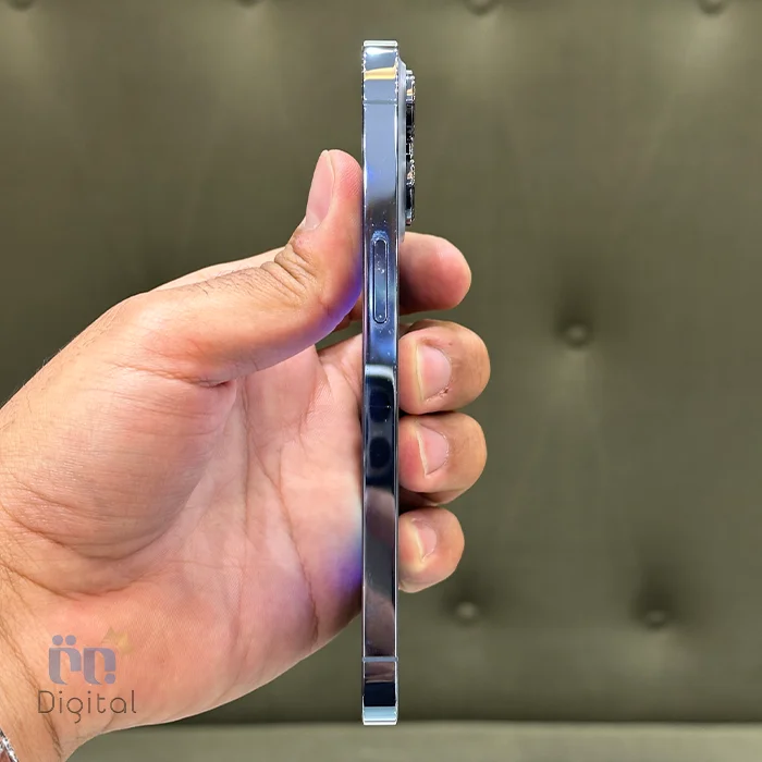 گوشی موبایل اپل مدل iPhone 13 Pro ZAA دو سیم کارت حافظه ۲۵۶ گیگابایت – کارکرده | نمای راست