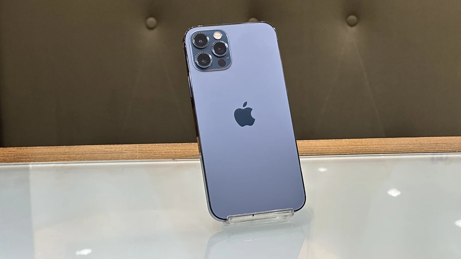 وشی موبایل اپل مدل iPhone 12 Pro ZAA دو سیم کارت حافظه ۲۵۶ گیگابایت – کارکرده