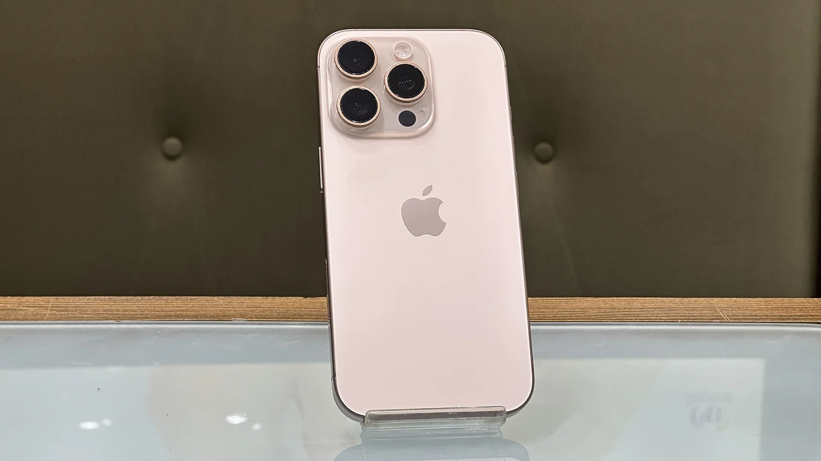 گوشی موبایل اپل مدل iPhone 16 Pro AEA تک سیم کارت حافظه ۲۵۶ گیگابایت – کارکرده