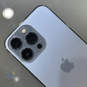 گوشی موبایل اپل مدل iPhone 13 Pro ZAA دو سیم کارت حافظه ۱۲۸ گیگابایت – کارکرده | نمای پشت و دوربین