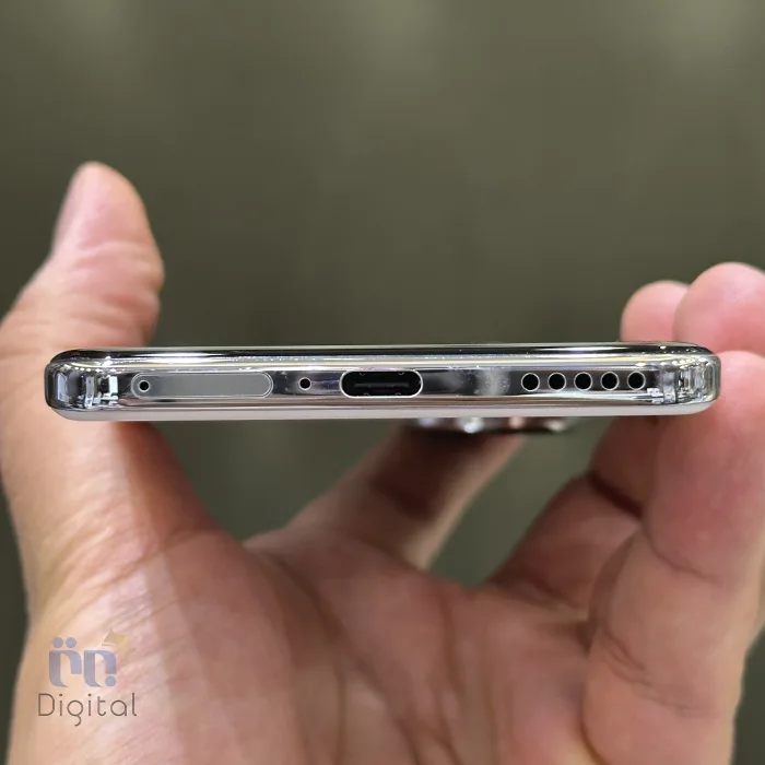 گوشی موبایل آنر مدل Honor 200 5G حافظه ۲۵۶ گیگابایت با رم ۱۲ گیگابایت – کارکرده | نمای پایین