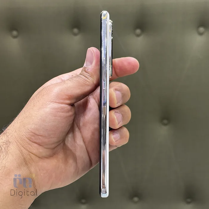 گوشی موبایل آنر مدل Honor 200 5G حافظه ۲۵۶ گیگابایت با رم ۱۲ گیگابایت – کارکرده | نمای راست