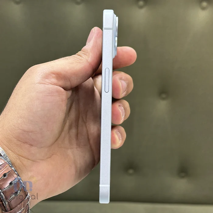 گوشی موبایل اپل مدل iPhone 15 CHA دو سیم کارت حافظه ۱۲۸ گیگابایت – کارکرده | نمای راست