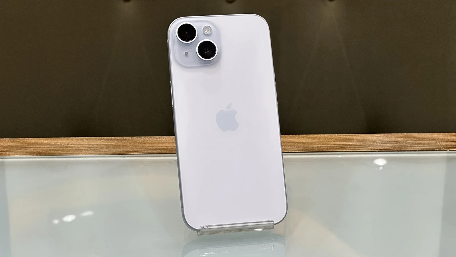 گوشی موبایل اپل مدل iPhone 15 CHA دو سیم کارت حافظه ۱۲۸ گیگابایت – کارکرده