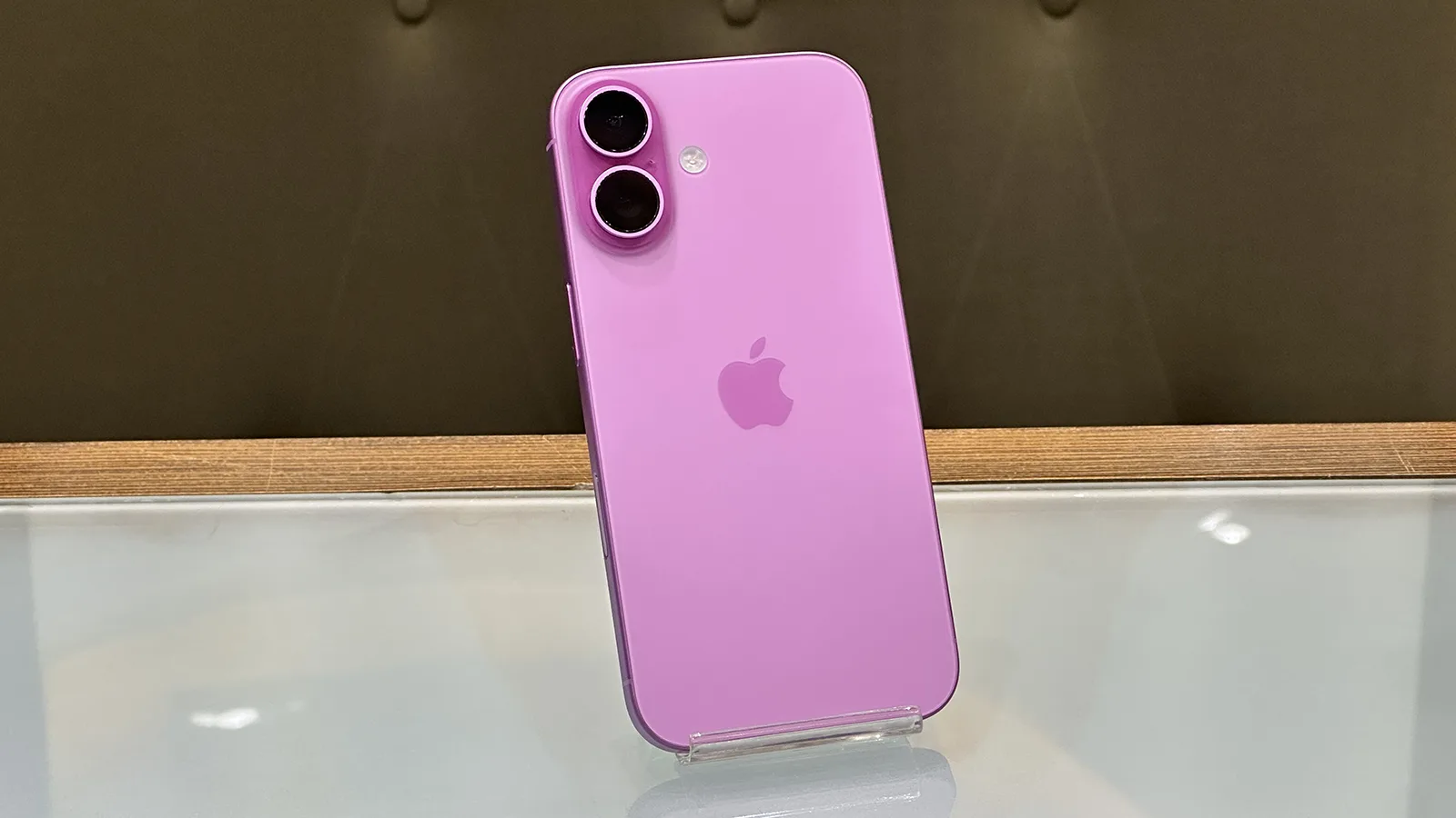 گوشی موبایل اپل مدل iPhone 16 CHA دو سیم کارت حافظه ۱۲۸ گیگابایت – در حد نو