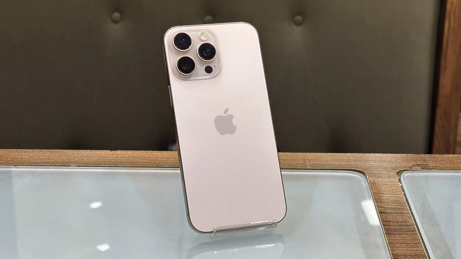 گوشی موبایل اپل مدل iPhone 16 Pro Max ZAA دو سیم کارت حافظه ۲۵۶ گیگابایت – کارکرده