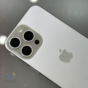 گوشی موبایل اپل مدل iPhone 15 Pro Max ZAA دو سیم کارت حافظه ۲۵۶ گیگابایت – کارکرده | نمای پشت و دوربین