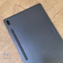 تبلت سامسونگ مدل Galaxy Tab S7 FE تک سیم کارت حافظه ۶۴ گیگابایت با رم ۴ گیگابایت همراه با قلم – در حد نو | نمای پشت و دوربین