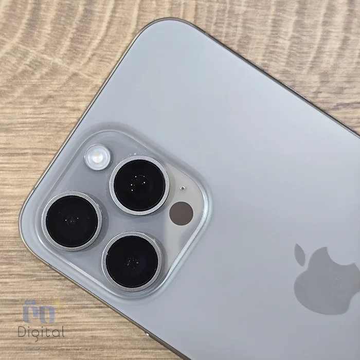 گوشی موبایل اپل مدل iPhone 15 Pro Max ZAA دو سیم کارت حافظه ۲۵۶ گیگابایت – کارکرده | نمای پشت و دوربین