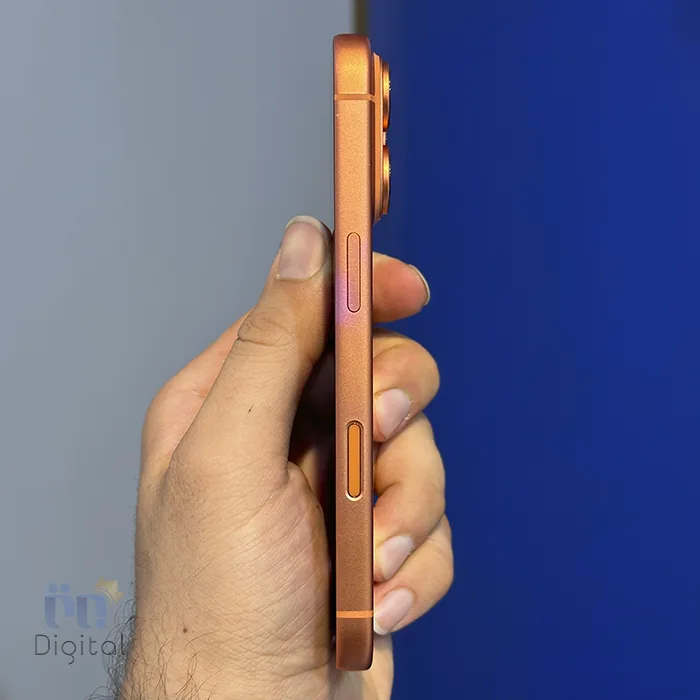 گوشی موبایل اپل مدل iPhone 17 Pro ZAA دو سیم کارت حافظه ۲۵۶ گیگابایت – کارکرده | نمای راست