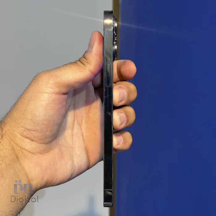 گوشی موبایل اپل مدل iPhone 13 Pro Max ZAA دو سیم کارت حافظه ۲۵۶ گیگابایت – کارکرده | نمای راست