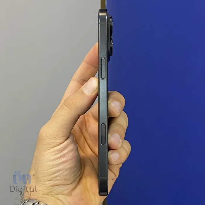گوشی موبایل اپل مدل iPhone 16 Pro Max ZAA دو سیم کارت حافظه ۲۵۶ گیگابایت – کارکرده |‌نمای راست