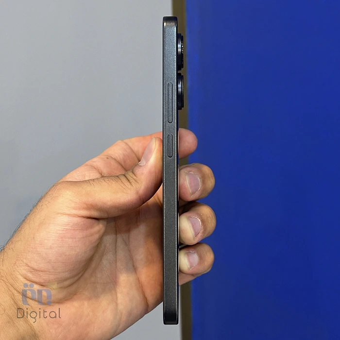 گوشی موبایل شیائومی مدل Redmi Note 13 حافظه ۲۵۶ گیگابایت با رم ۸ گیگابایت – کارکرده | نمای راست