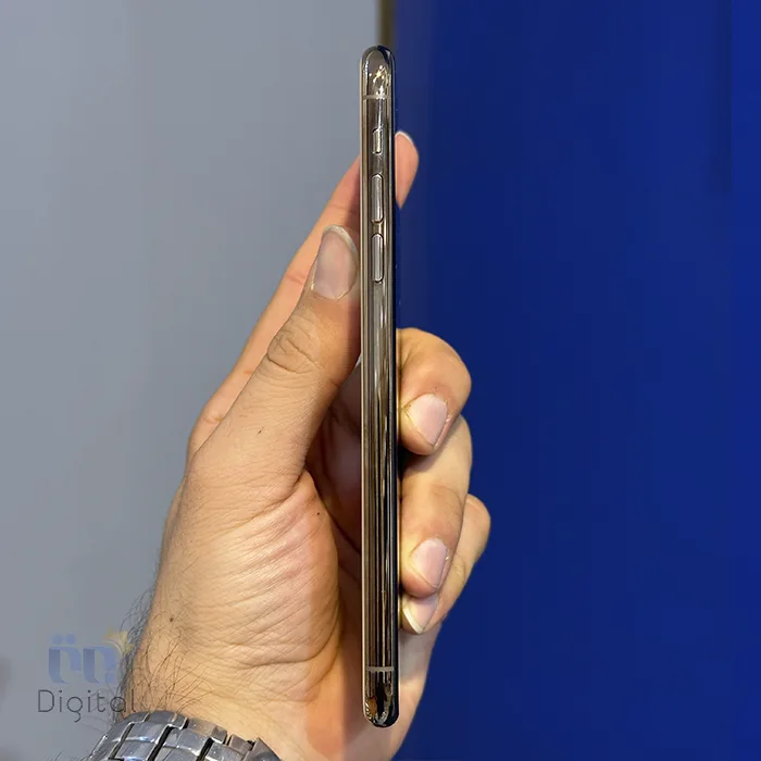 گوشی موبایل اپل مدل iPhone 11 Pro Max AAA تک سیم کارت حافظه ۲۵۶ گیگابایت – کارکرده | نمای راست