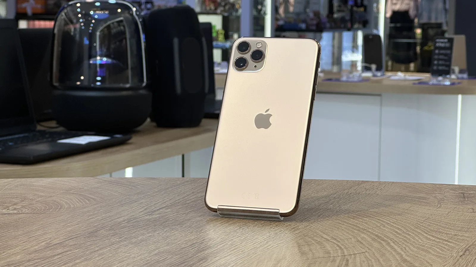 گوشی موبایل اپل مدل iPhone 11 Pro Max AAA تک سیم کارت حافظه ۲۵۶ گیگابایت – کارکرده