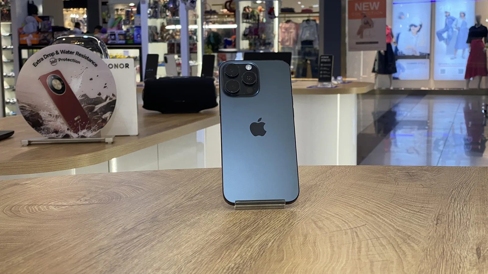 گوشی موبایل اپل مدل iPhone 16 Pro Max ZAA دو سیم کارت حافظه ۲۵۶ گیگابایت – کارکرده