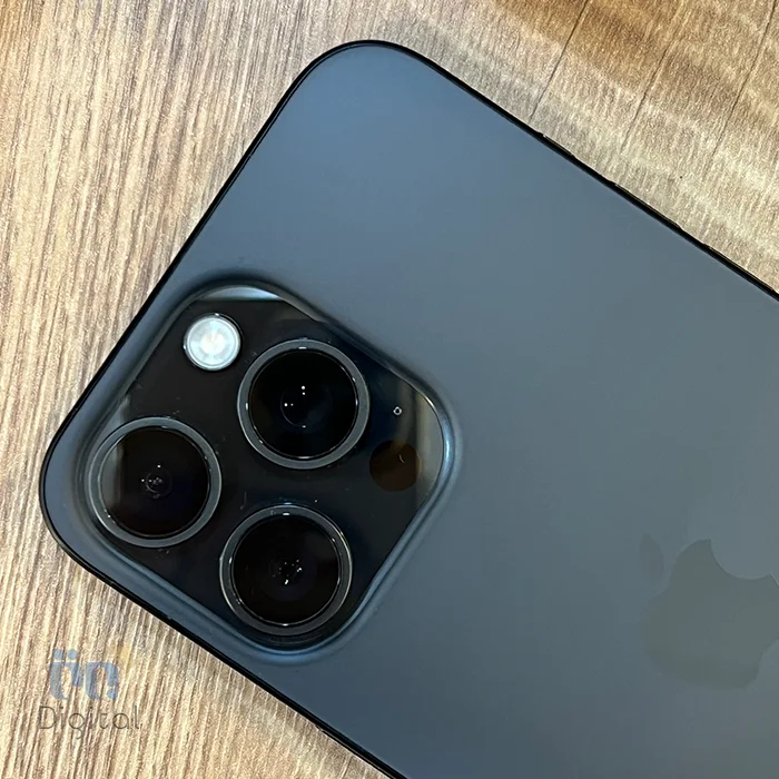 گوشی موبایل اپل مدل iPhone 15 Pro Max ZAA دو سیم کارت حافظه ۲۵۶ گیگابایت – کارکرده | نمای پشت و دوربین