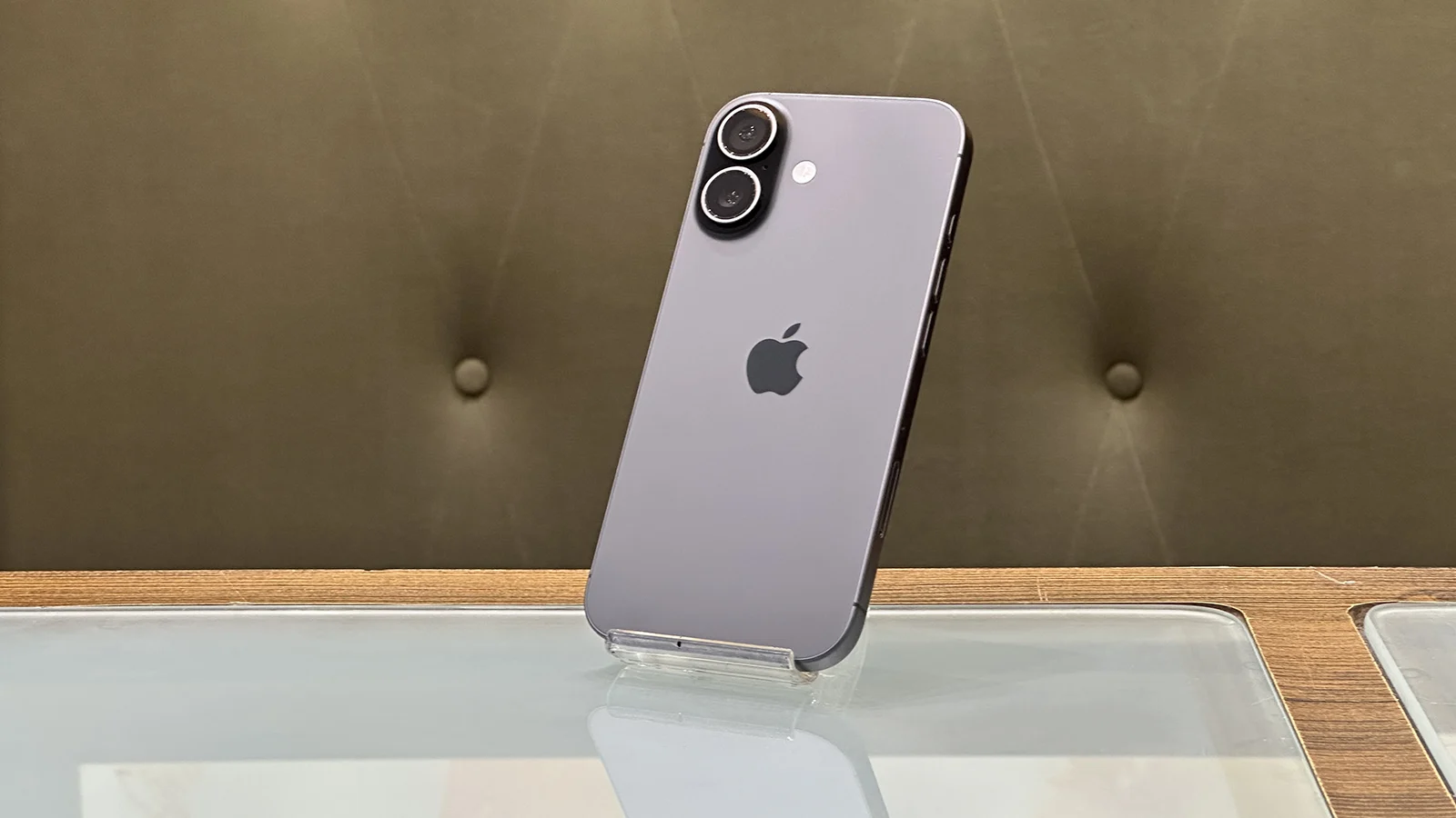 گوشی موبایل اپل مدل iPhone 17 CHA دو سیم کارت حافظه ۲۵۶ گیگابایت – کارکرده