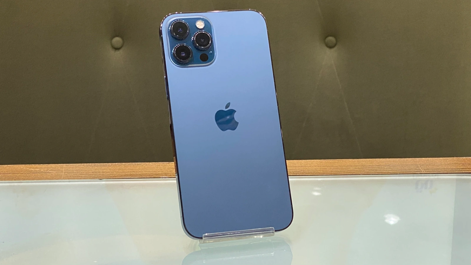 گوشی موبایل اپل مدل iPhone 12 Pro Max ZAA دو سیم کارت حافظه ۲۵۶ گیگابایت – کارکرده